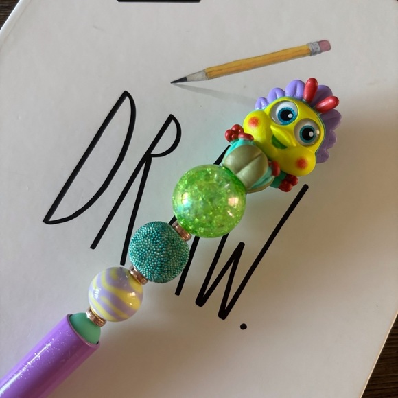 Disney Doorables: A Bug's Life: Baby Heimlich handmade beaded pen - Picture 1 of 4